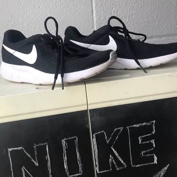 Black w: White swoosh Nike - Picture 5 of 13